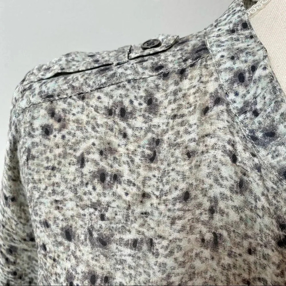 Elizabeth and James Silk Blouse Abstract Print Button Front Long Sleeve Medium - Picture 7 of 16